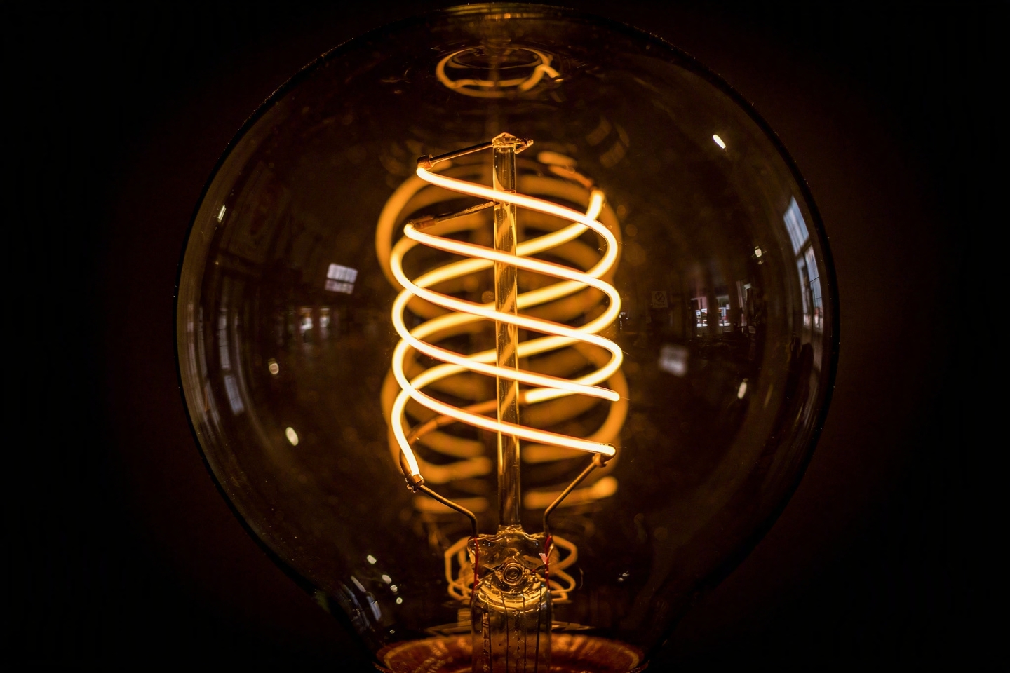 Filament Arrangements: The Display Inside the Glass