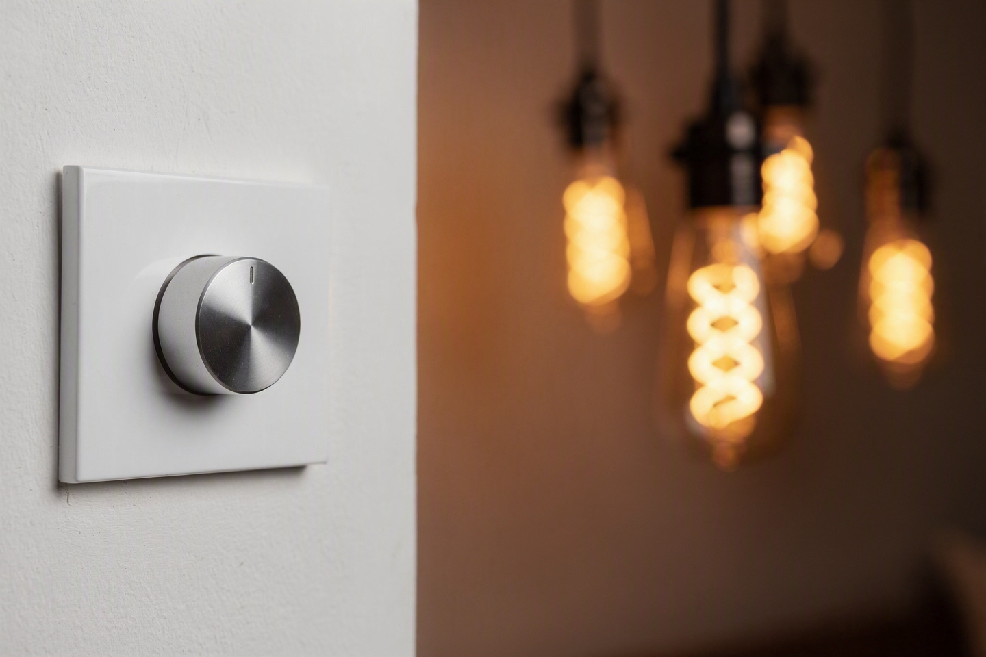 LED Dimming Explained: TRIAC, Flicker, and Choosing a Compatible Dimmer
